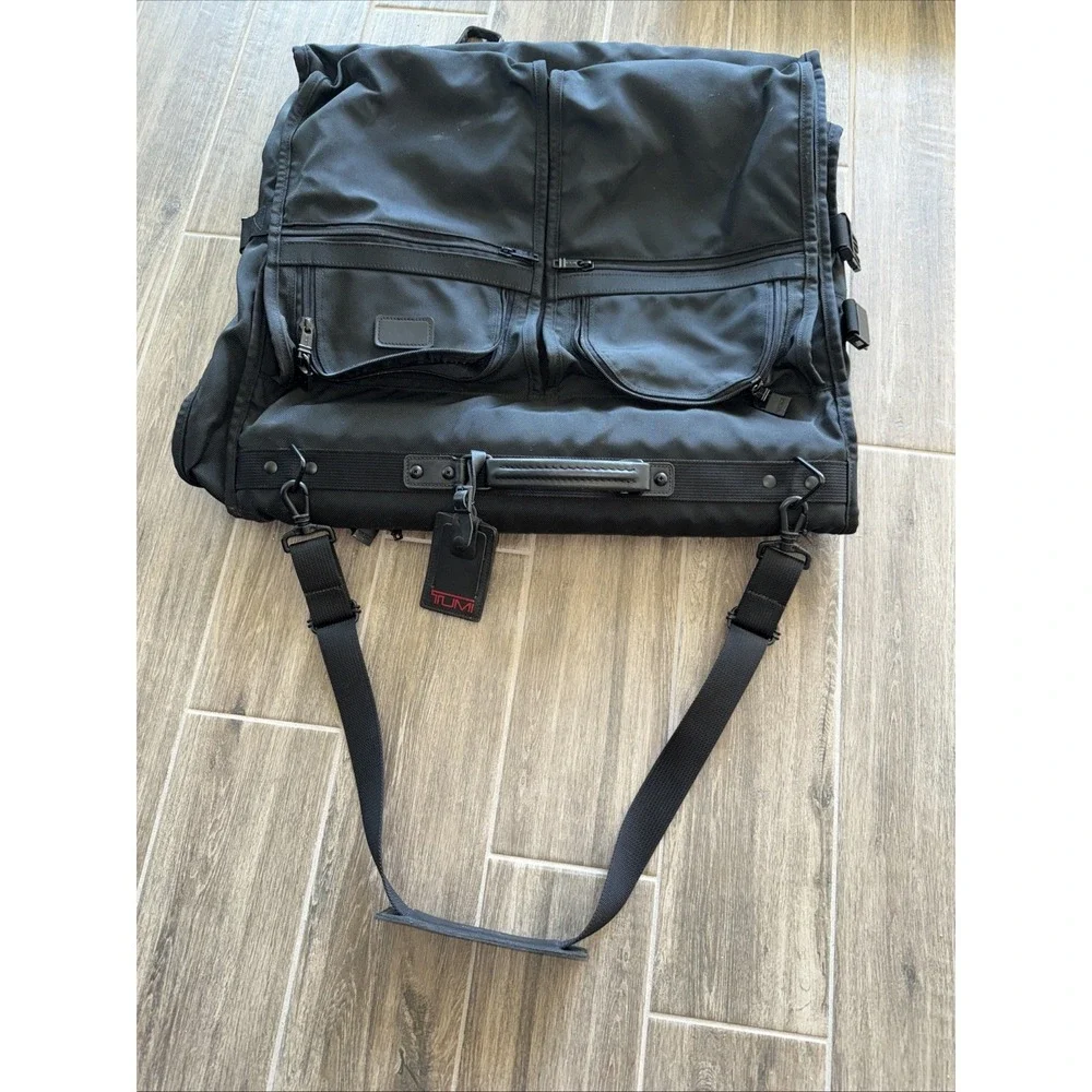 TUMI Black Bi-fold Garment Bag Suiter‎ Luggage Shoulder Strap Hook